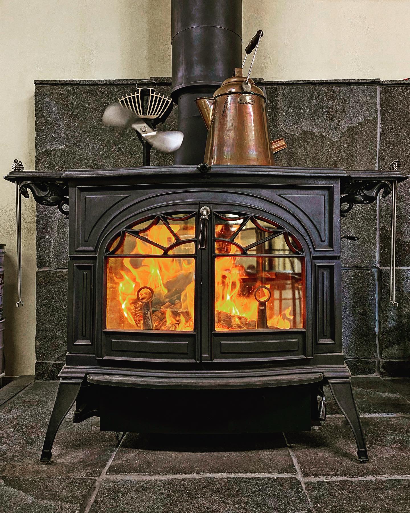 Vermont Castings Defiant Wood-Burning Stove - Image 5